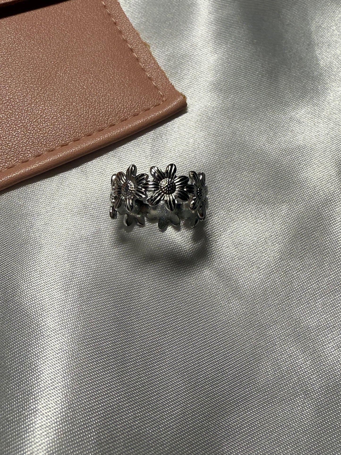 Flowers ring
