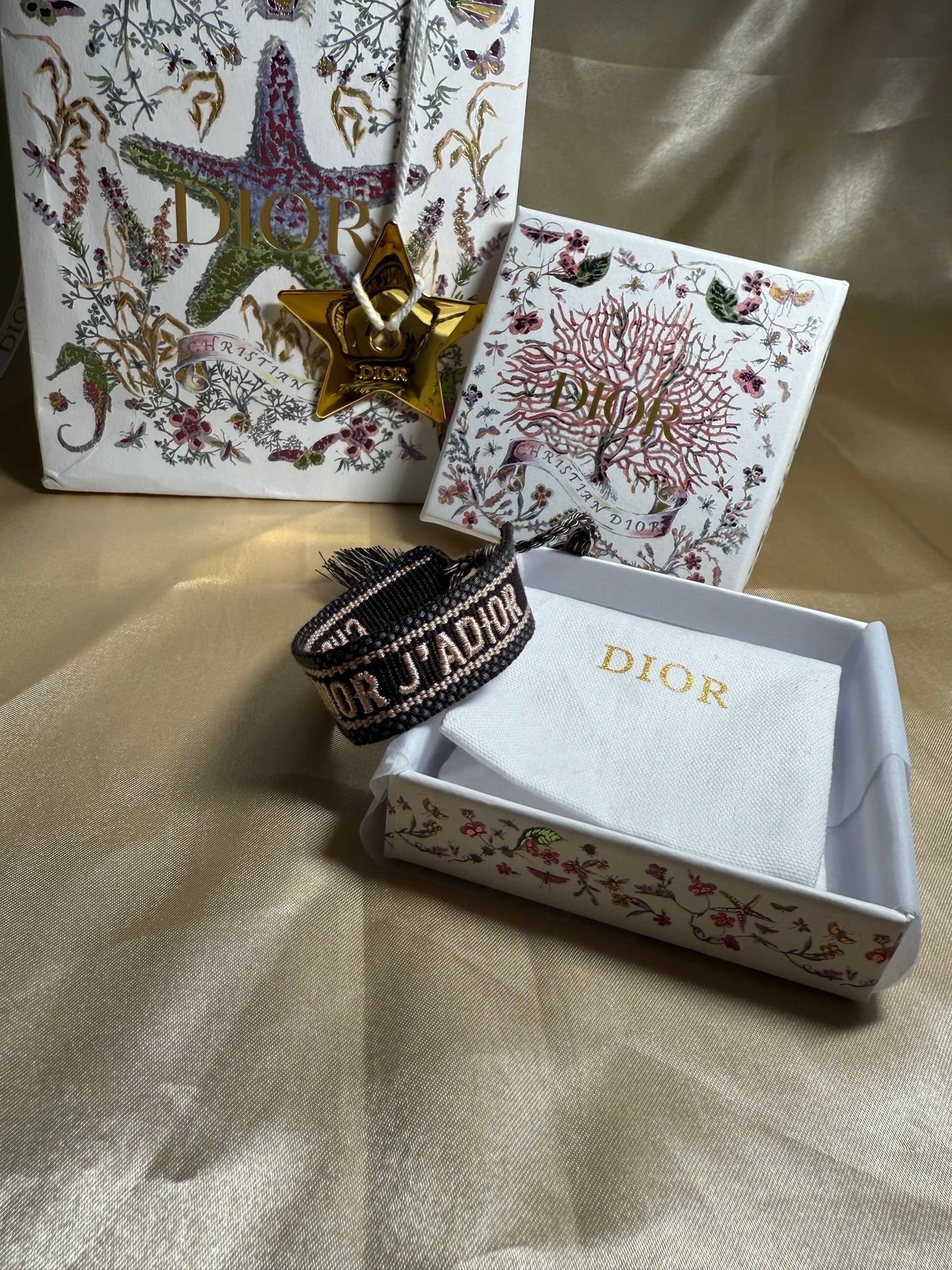 CD material bracelet