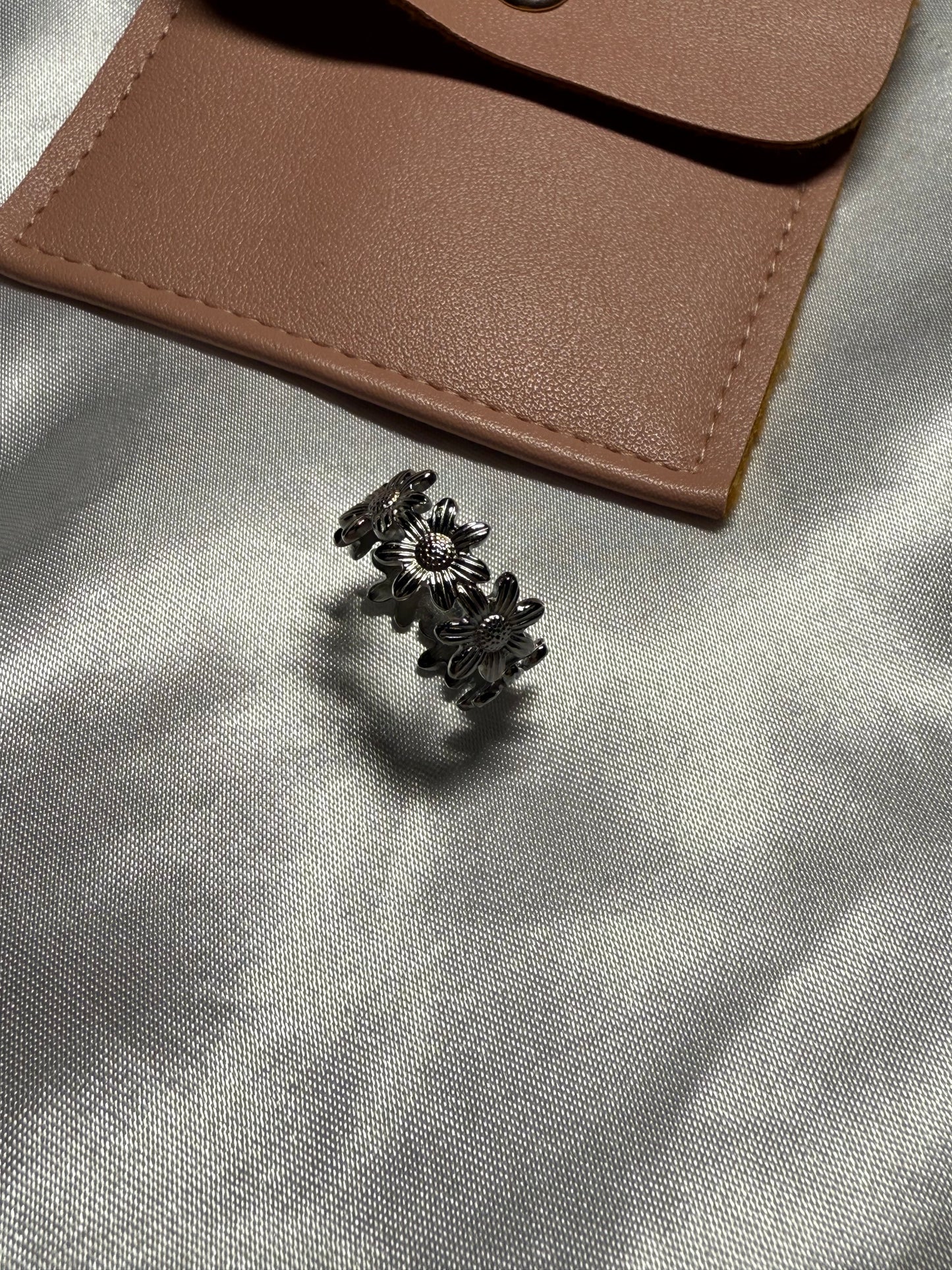 Flowers ring
