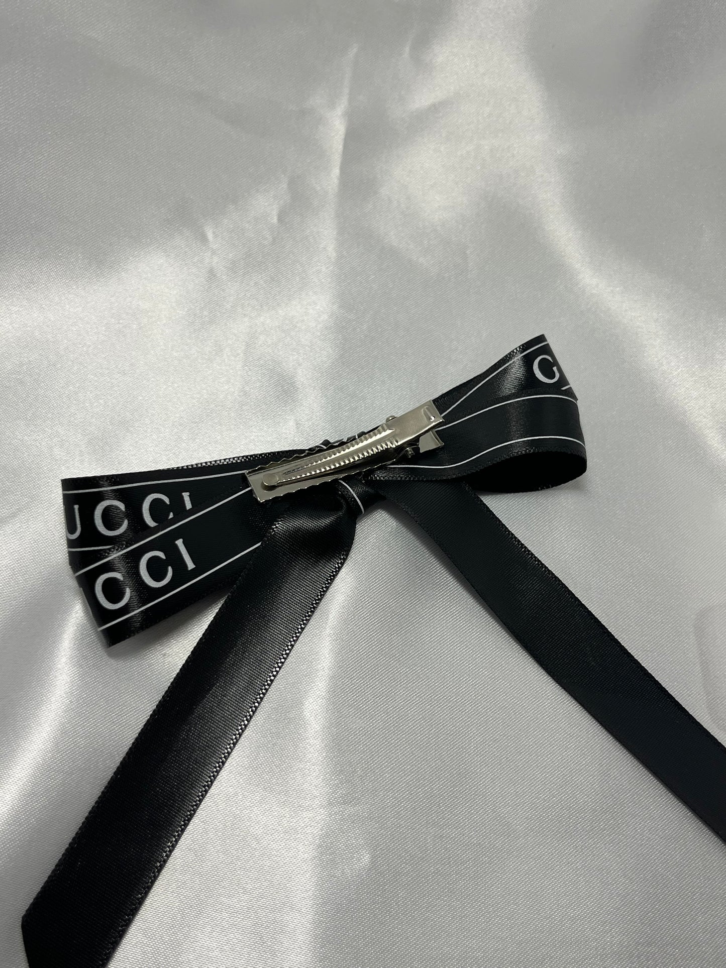 GG hair clips