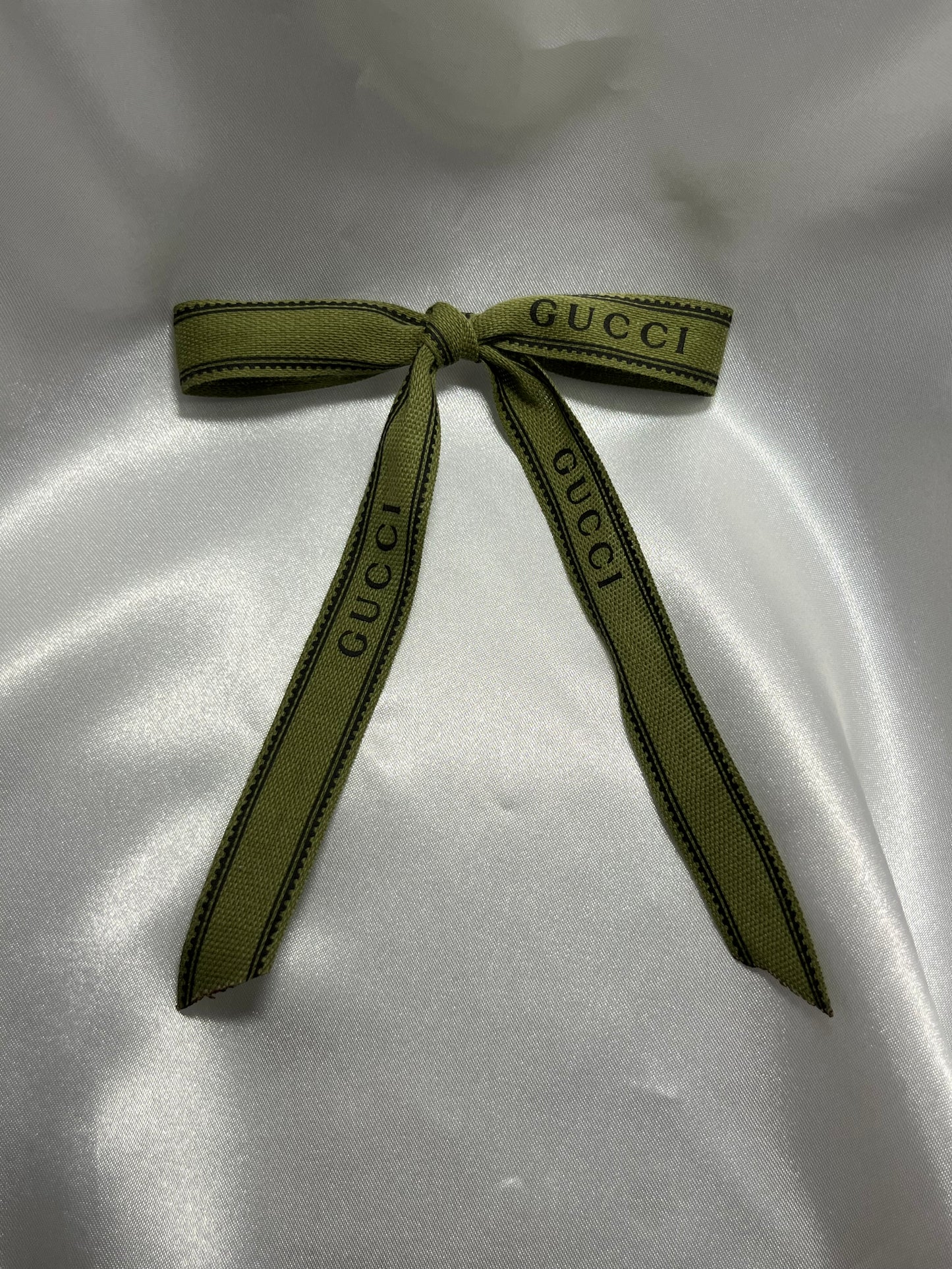 GG hair clips