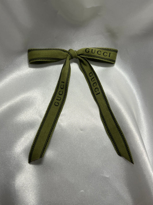 GG hair clips