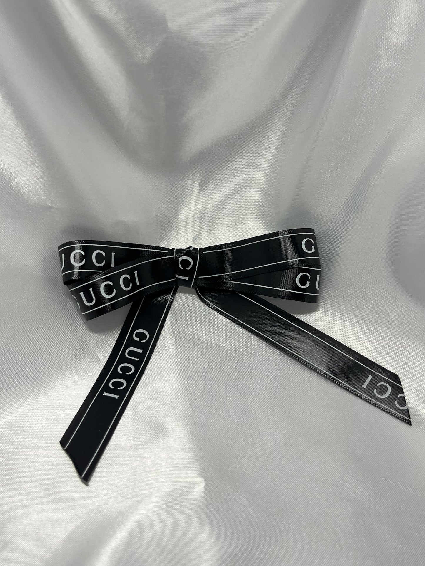 GG hair clips