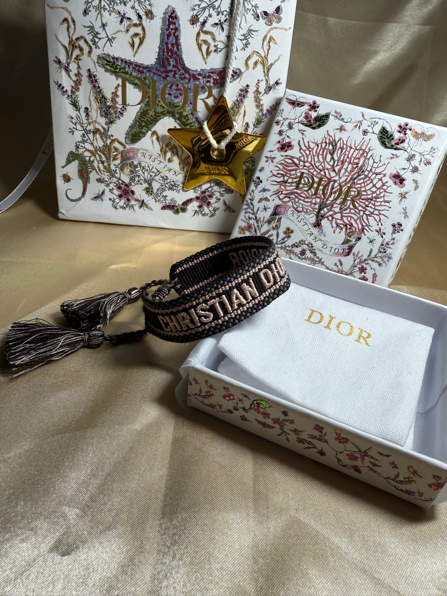 CD material bracelet