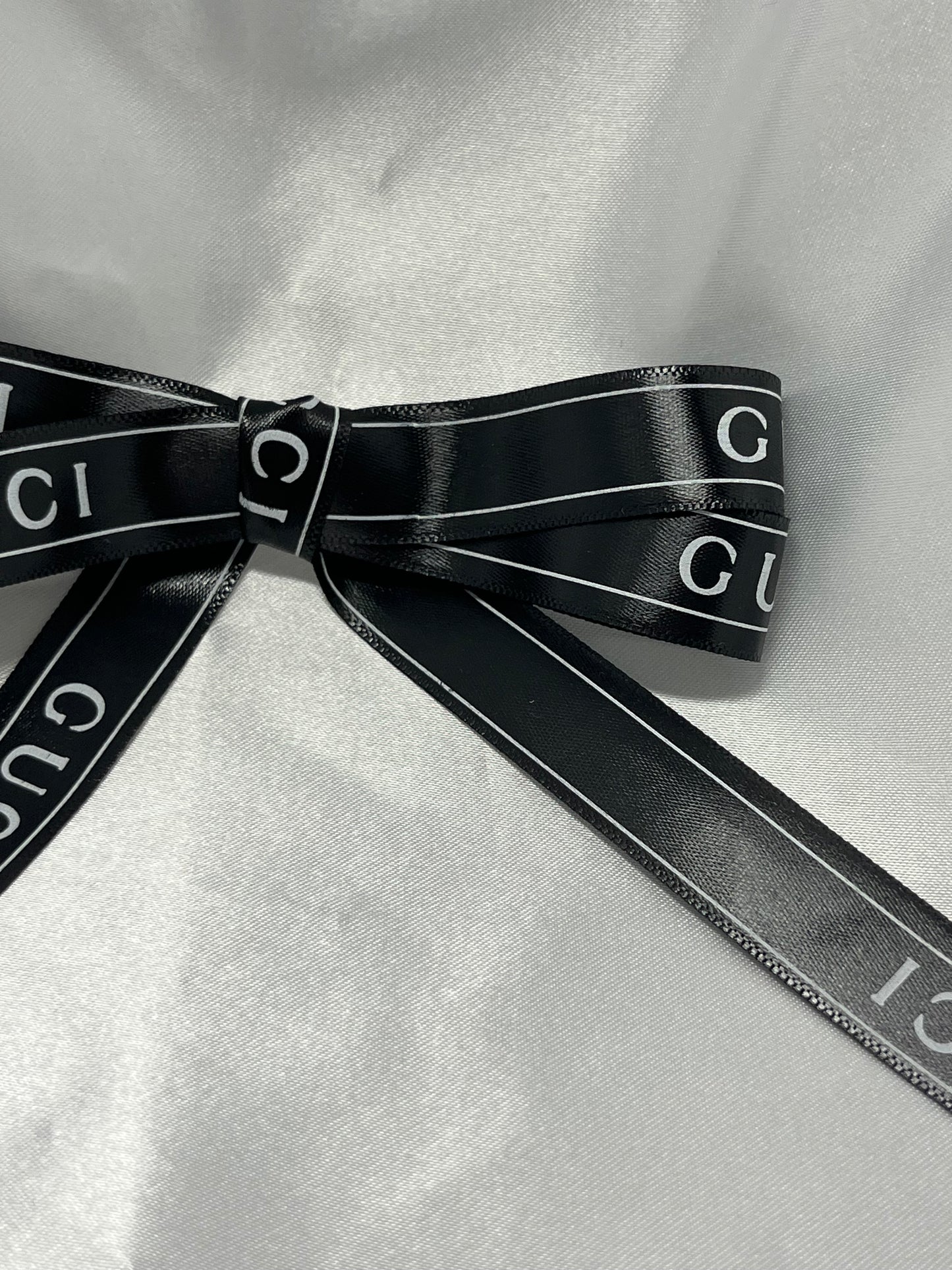 GG hair clips
