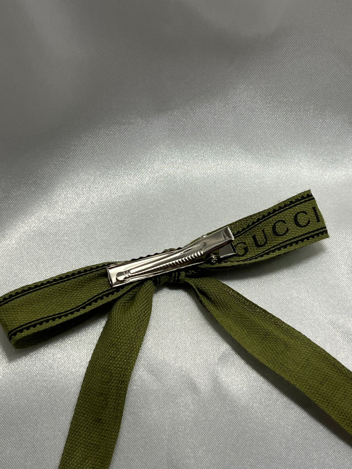 GG hair clips